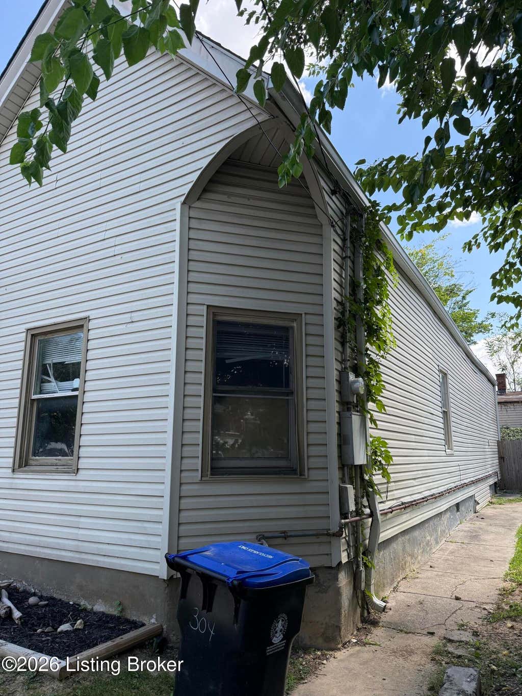 Photo of 304 E Kentucky St, Louisville, KY 40203 (MLS # 1725383)