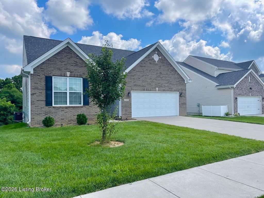 Photo of 2105 Meadows Edge Ln, Louisville, KY 40245 (MLS # 1713975)
