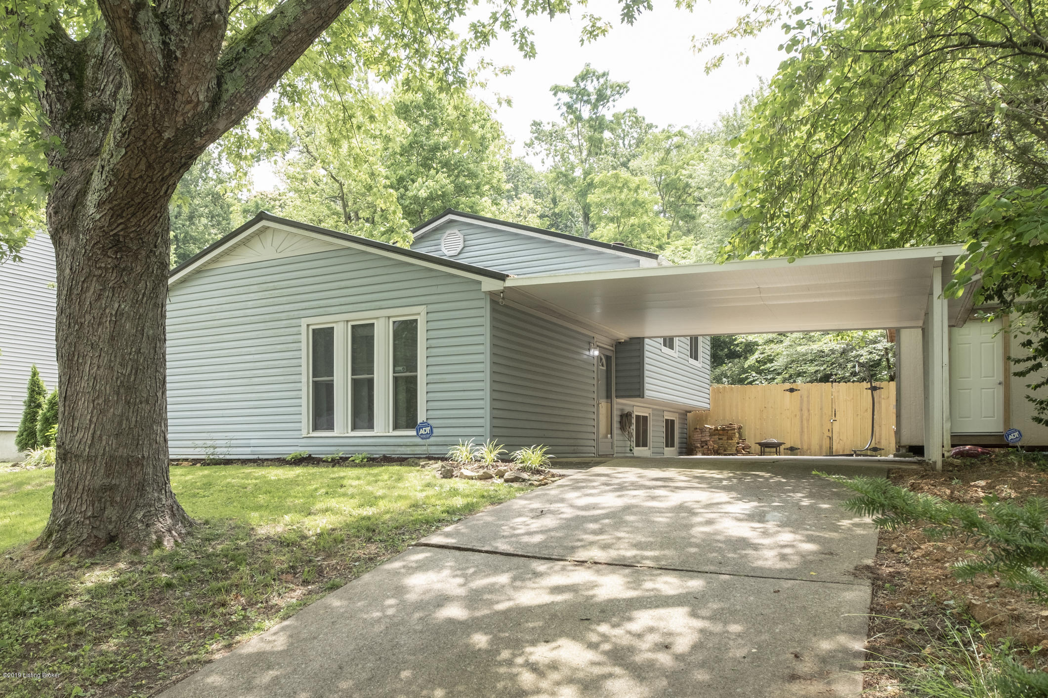 Photo 1 of 26 — 11602 Eastport Dr, Louisville, KY 40241