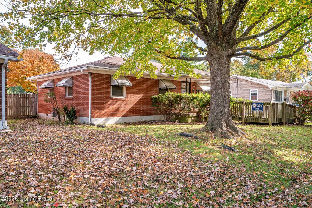 Photo of 5305 Guest Ave, Louisville, KY 40213 (MLS # 1733363)