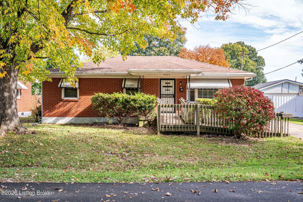 Photo of 5305 Guest Ave, Louisville, KY 40213 (MLS # 1733363)