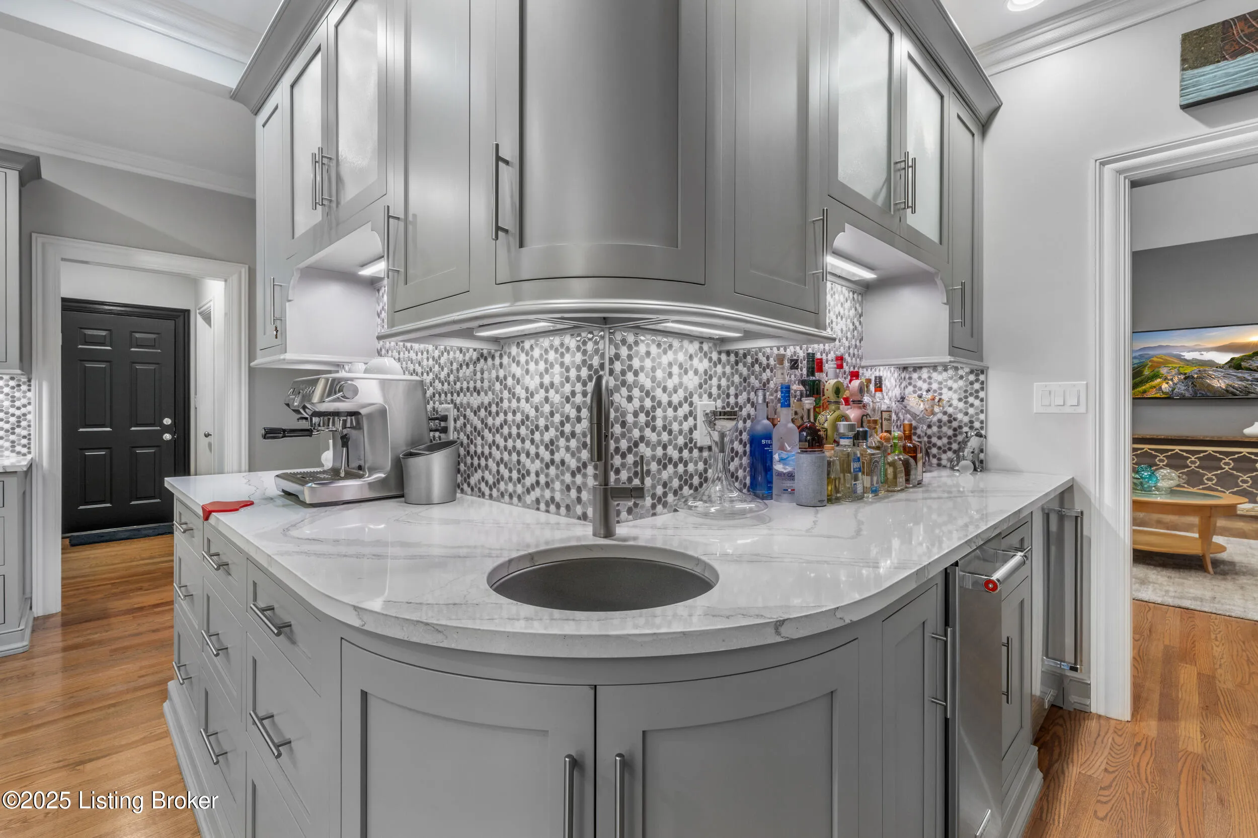 Louisville, Kentucky 40205, United States, 4 Bedrooms Bedrooms, ,5 BathroomsBathrooms,Residential,Active,216930