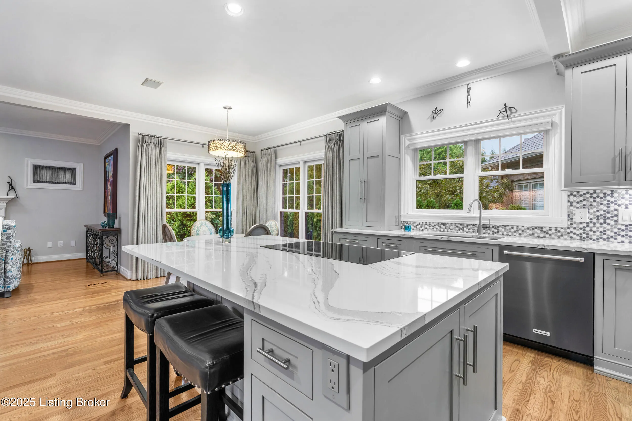 Louisville, Kentucky 40205, United States, 4 Bedrooms Bedrooms, ,5 BathroomsBathrooms,Residential,Active,216930