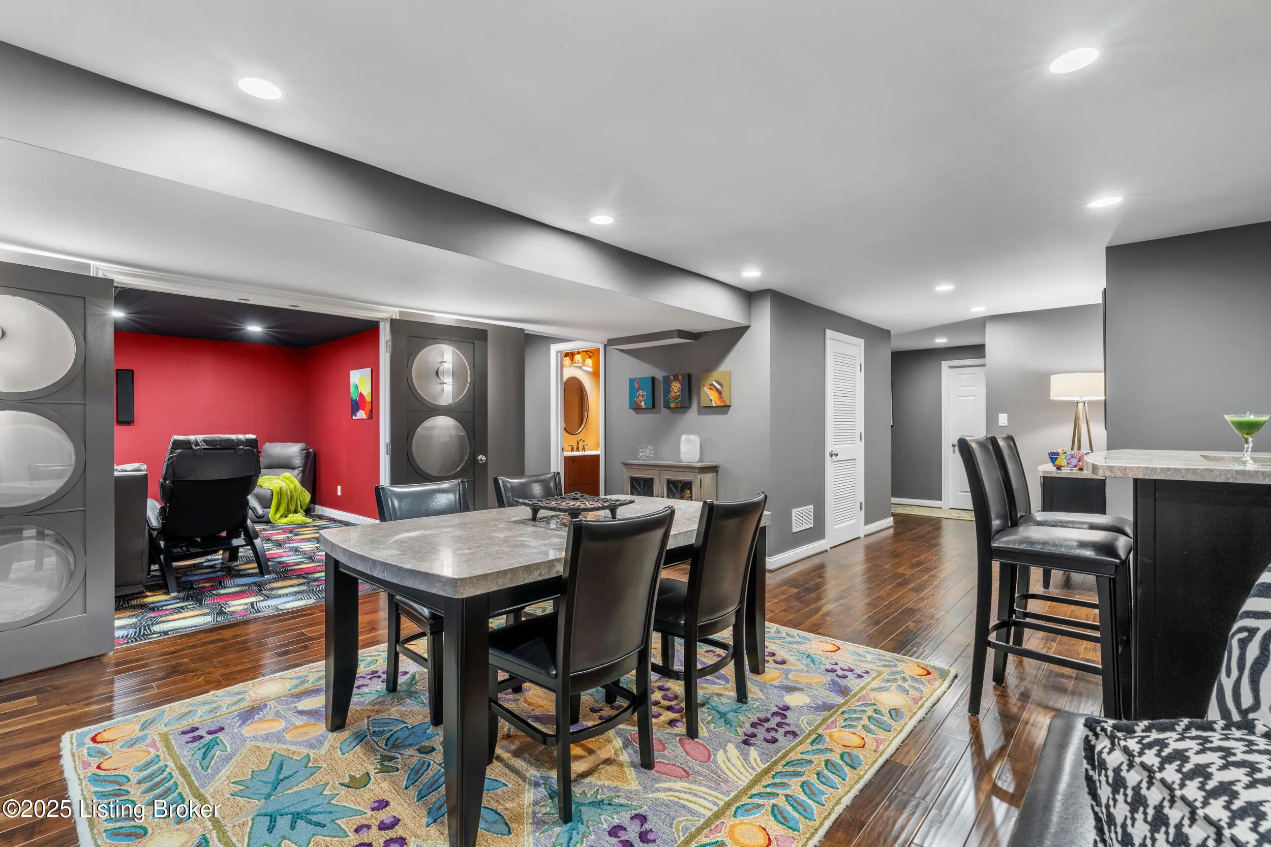 Louisville, Kentucky 40205, United States, 4 Bedrooms Bedrooms, ,5 BathroomsBathrooms,Residential,Active,216930