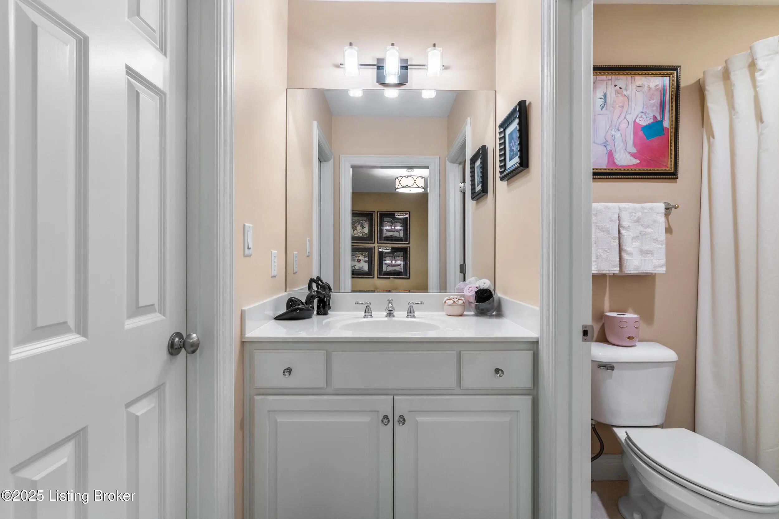 Louisville, Kentucky 40205, United States, 4 Bedrooms Bedrooms, ,5 BathroomsBathrooms,Residential,Active,216930