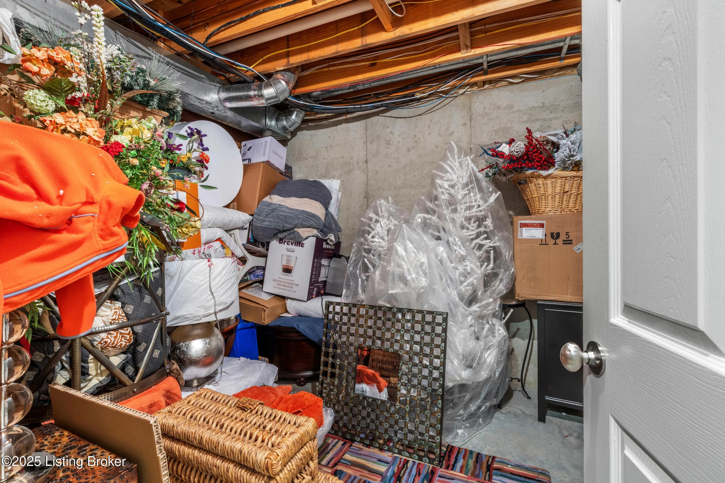 Louisville, Kentucky 40205, United States, 4 Bedrooms Bedrooms, ,5 BathroomsBathrooms,Residential,Active,216930