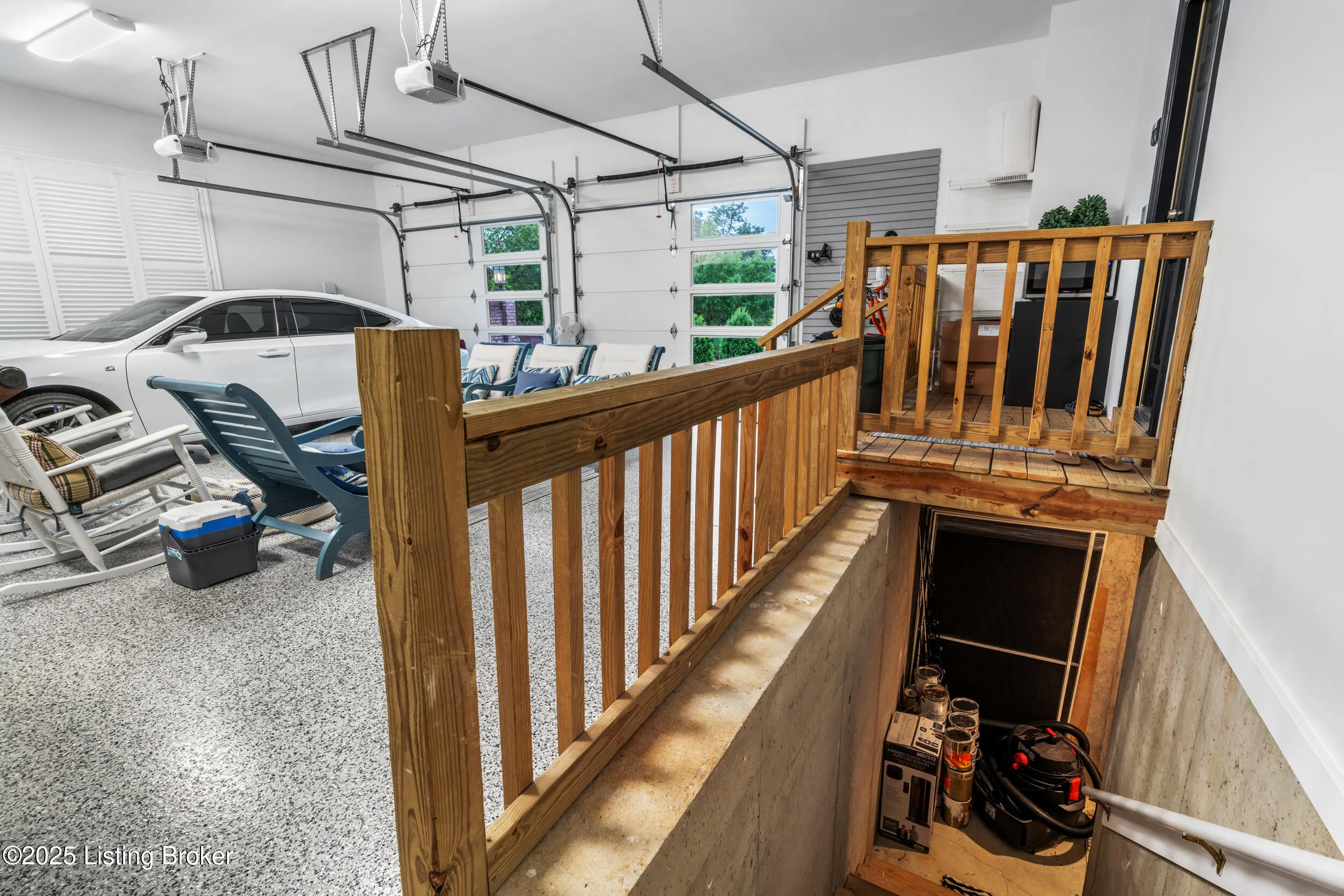 Louisville, Kentucky 40205, United States, 4 Bedrooms Bedrooms, ,5 BathroomsBathrooms,Residential,Active,216930