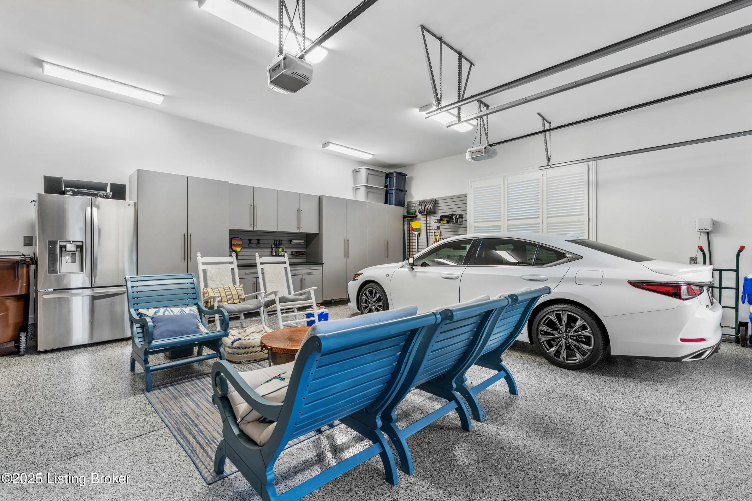 Louisville, Kentucky 40205, United States, 4 Bedrooms Bedrooms, ,5 BathroomsBathrooms,Residential,Active,216930