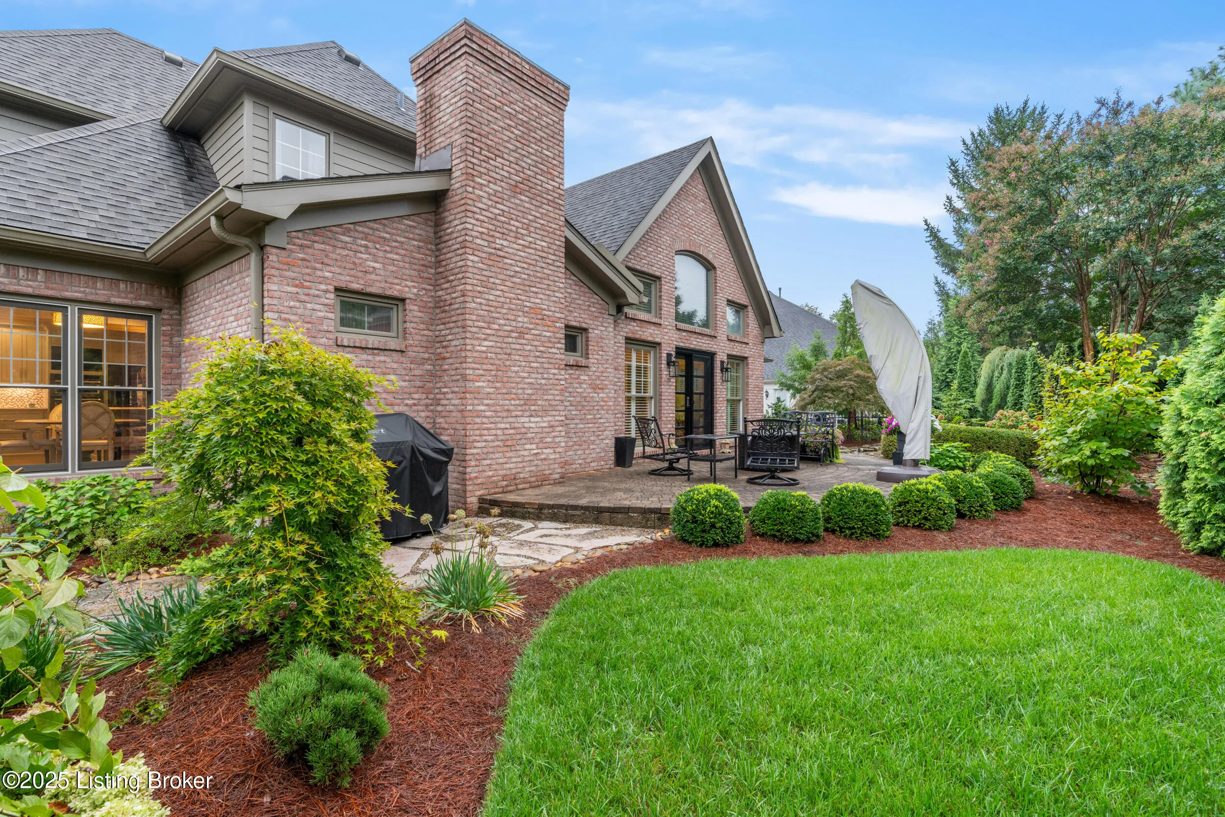 Louisville, Kentucky 40205, United States, 4 Bedrooms Bedrooms, ,5 BathroomsBathrooms,Residential,Active,216930