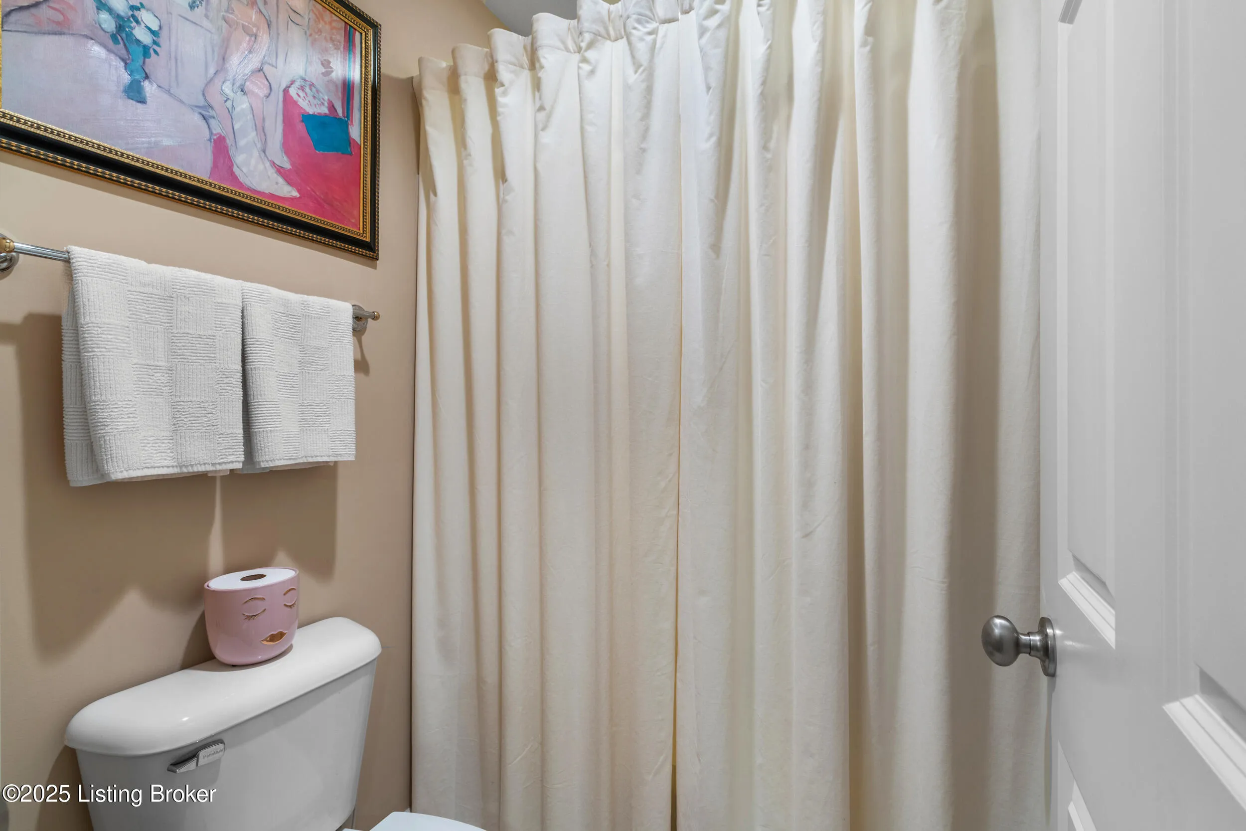 Louisville, Kentucky 40205, United States, 4 Bedrooms Bedrooms, ,5 BathroomsBathrooms,Residential,Active,216930