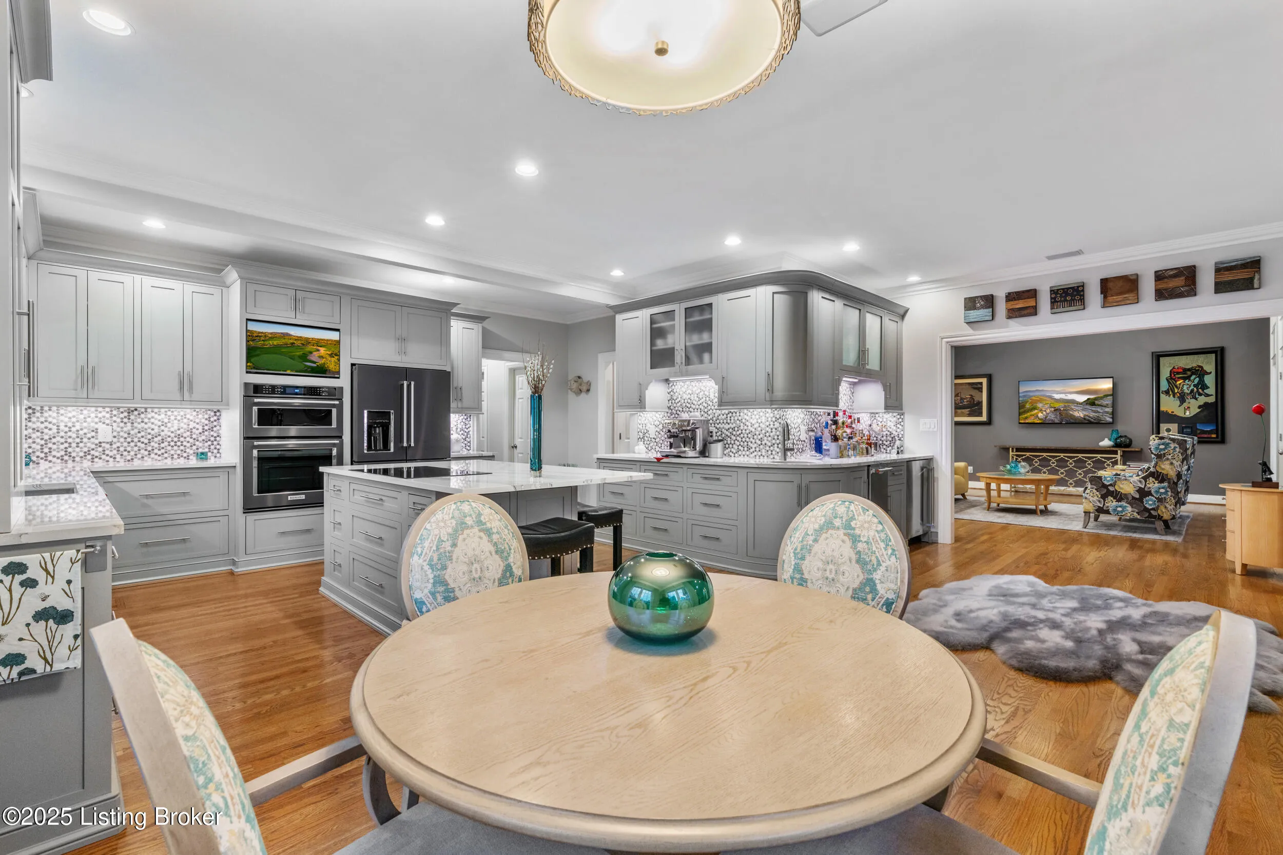 Louisville, Kentucky 40205, United States, 4 Bedrooms Bedrooms, ,5 BathroomsBathrooms,Residential,Active,216930