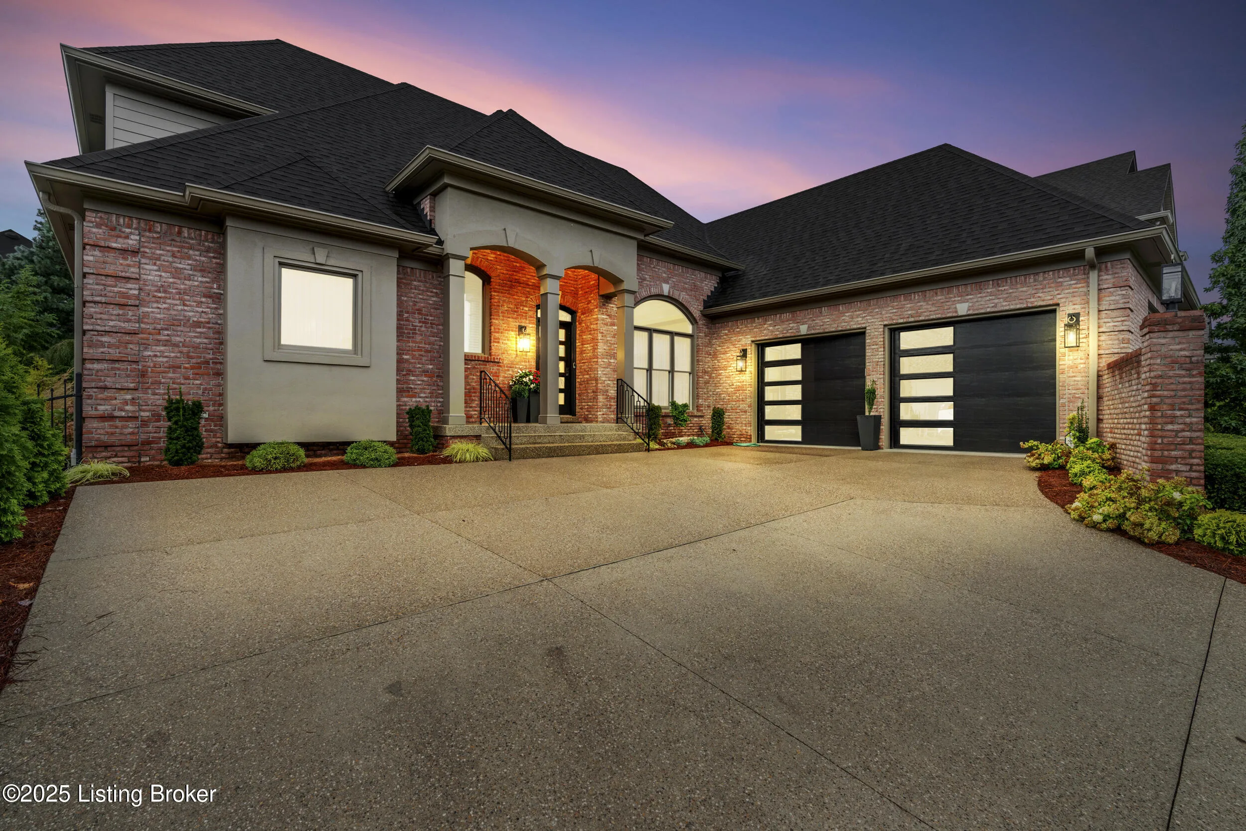 Louisville, Kentucky 40205, United States, 4 Bedrooms Bedrooms, ,5 BathroomsBathrooms,Residential,Active,216930