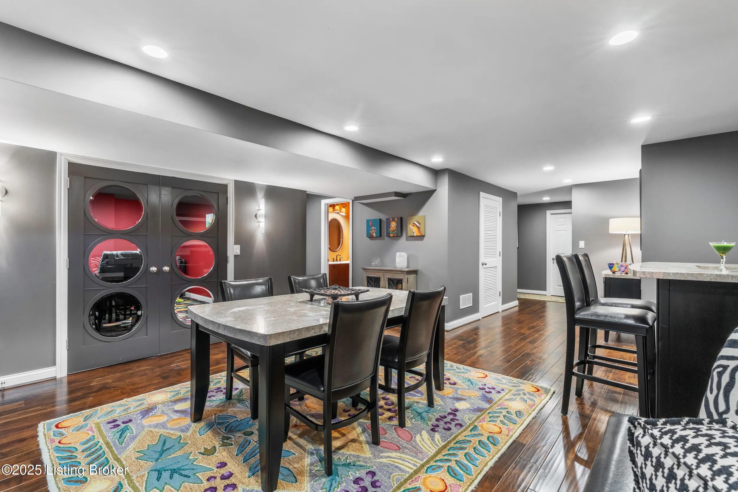 Louisville, Kentucky 40205, United States, 4 Bedrooms Bedrooms, ,5 BathroomsBathrooms,Residential,Active,216930