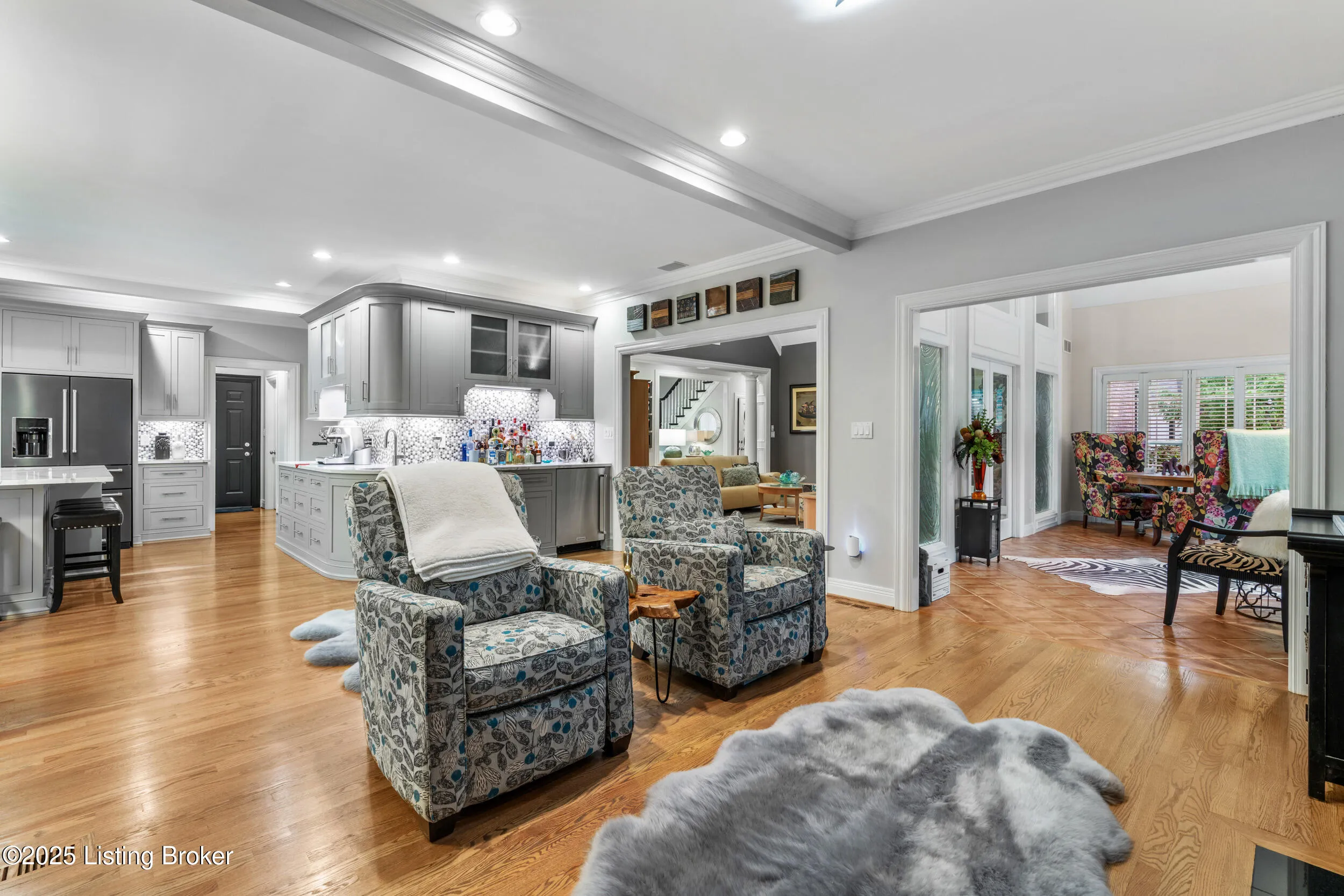 Louisville, Kentucky 40205, United States, 4 Bedrooms Bedrooms, ,5 BathroomsBathrooms,Residential,Active,216930