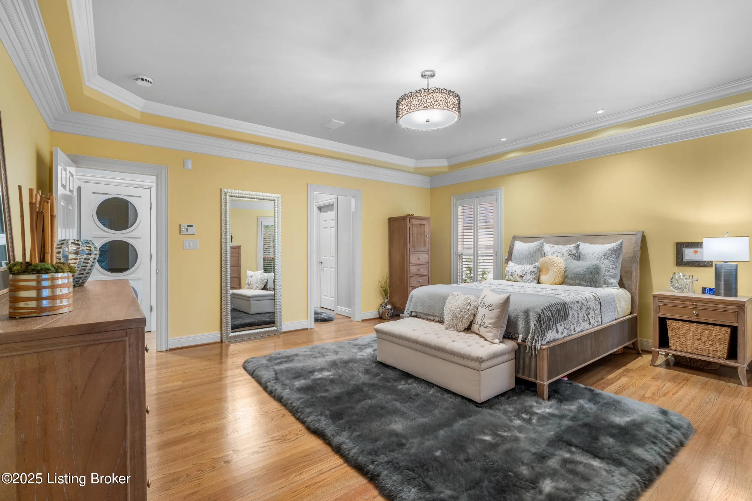 Louisville, Kentucky 40205, United States, 4 Bedrooms Bedrooms, ,5 BathroomsBathrooms,Residential,Active,216930