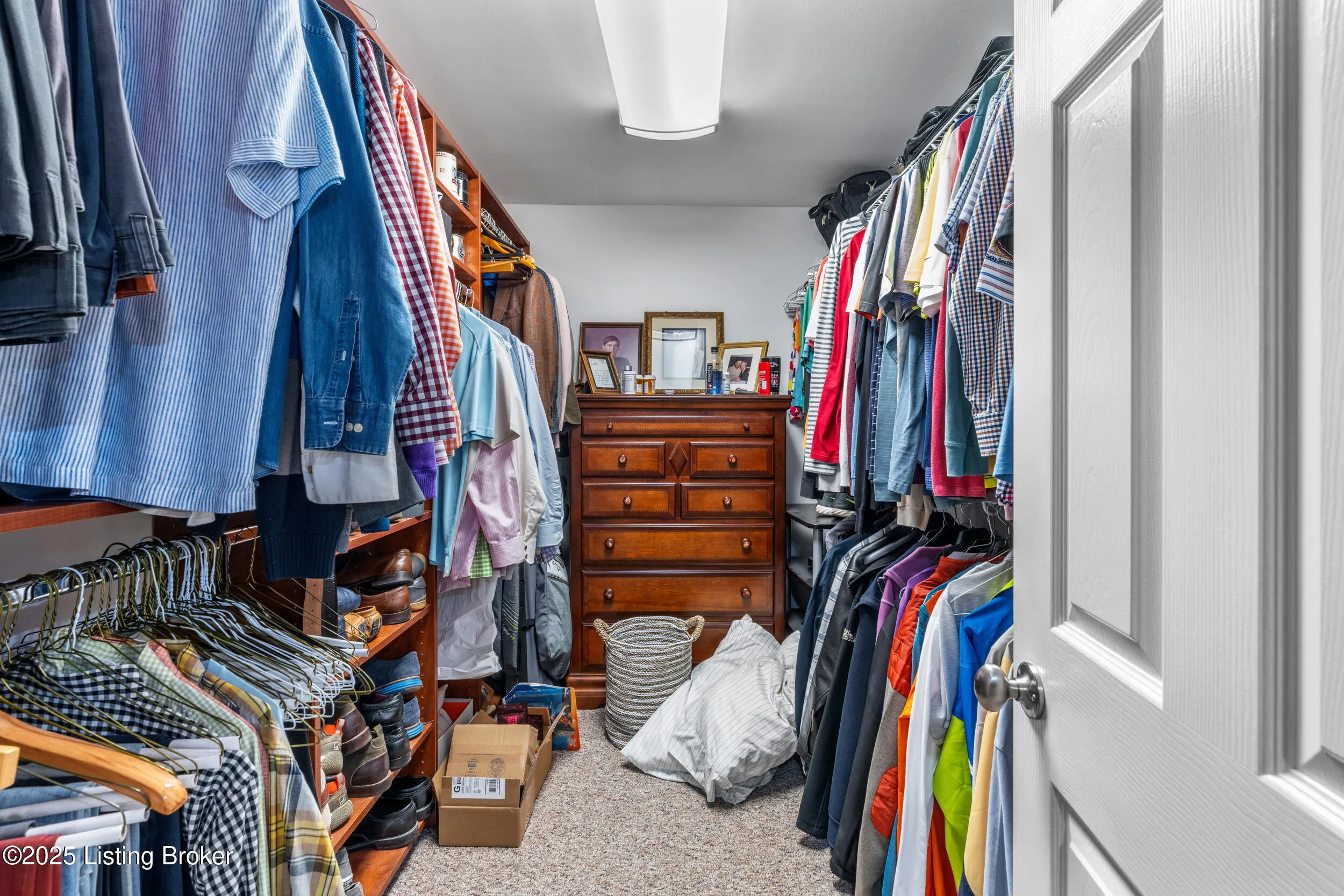 Louisville, Kentucky 40205, United States, 4 Bedrooms Bedrooms, ,5 BathroomsBathrooms,Residential,Active,216930