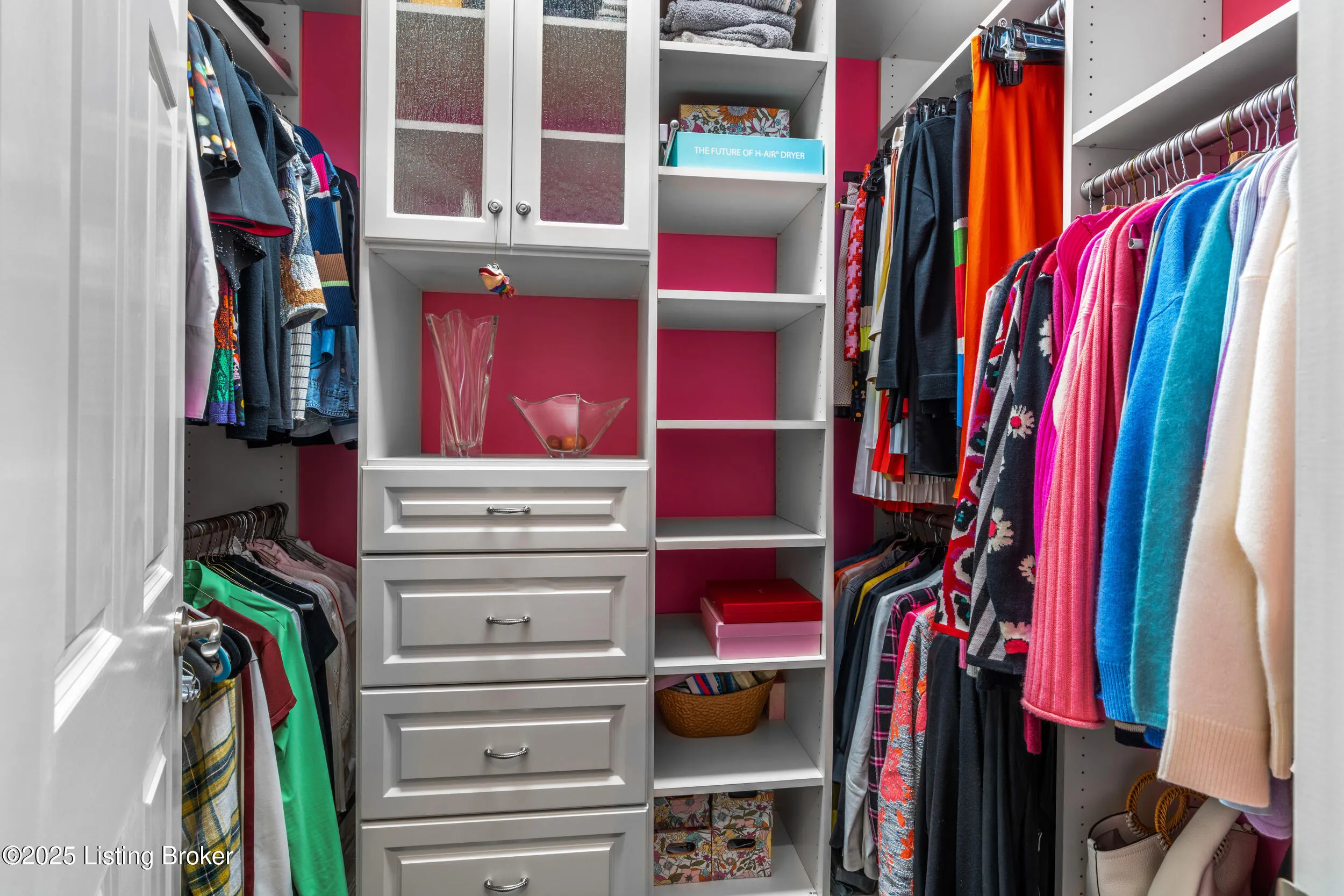 Louisville, Kentucky 40205, United States, 4 Bedrooms Bedrooms, ,5 BathroomsBathrooms,Residential,Active,216930