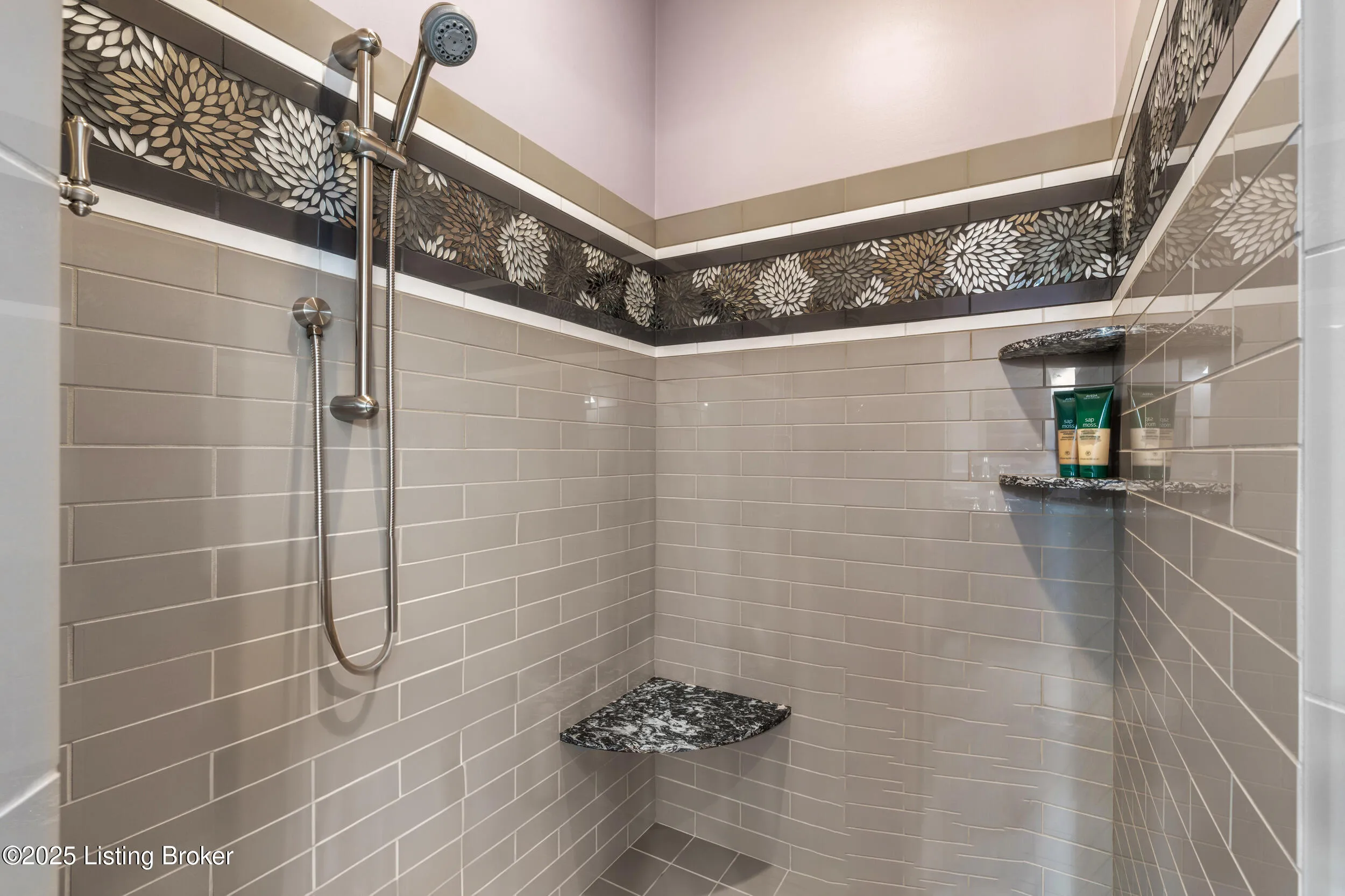 Louisville, Kentucky 40205, United States, 4 Bedrooms Bedrooms, ,5 BathroomsBathrooms,Residential,Active,216930