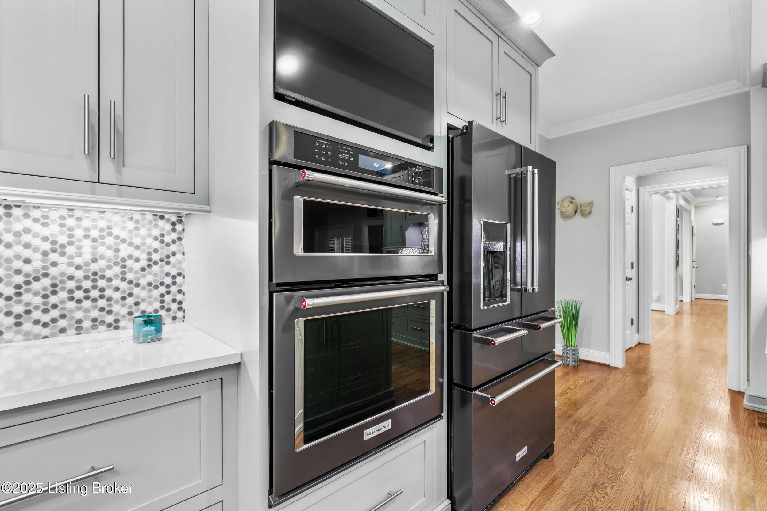 Louisville, Kentucky 40205, United States, 4 Bedrooms Bedrooms, ,5 BathroomsBathrooms,Residential,Active,216930