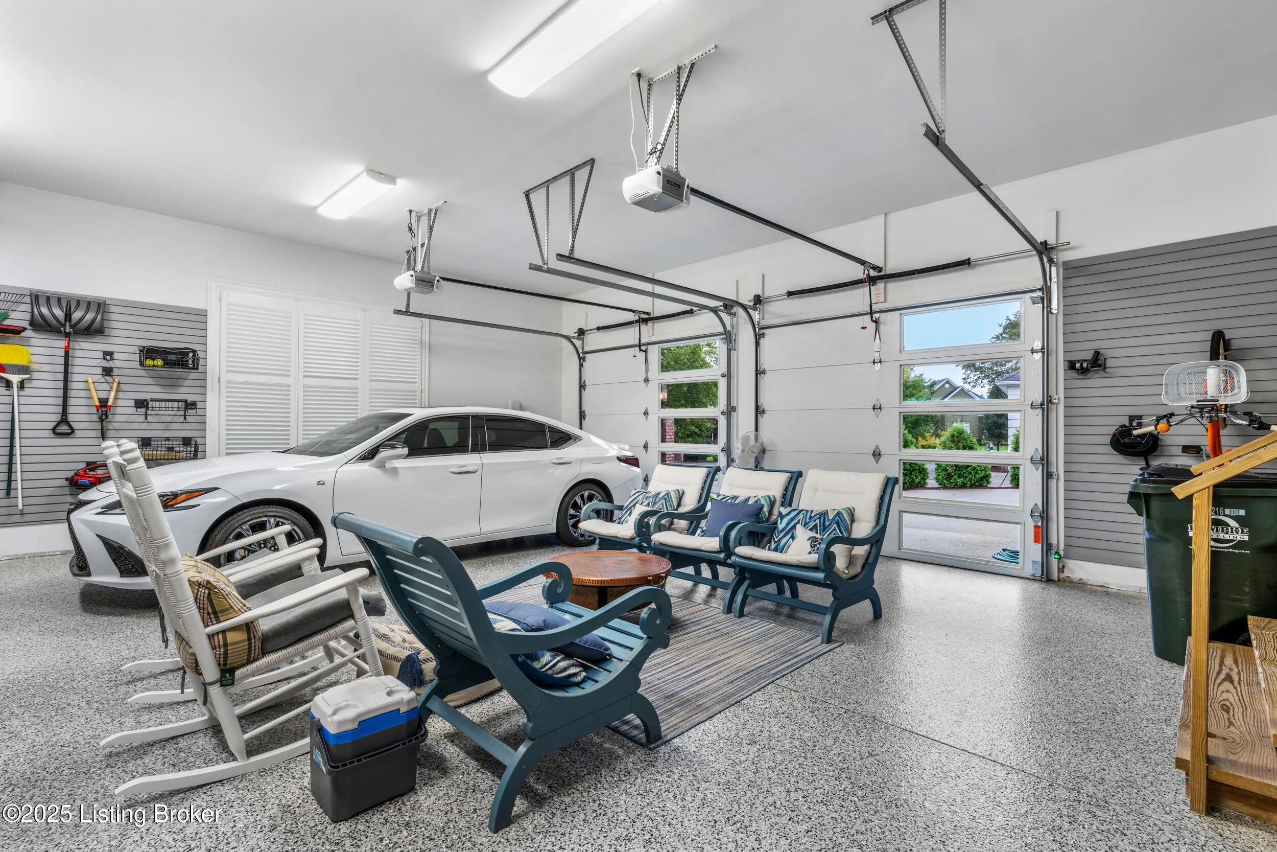 Louisville, Kentucky 40205, United States, 4 Bedrooms Bedrooms, ,5 BathroomsBathrooms,Residential,Active,216930