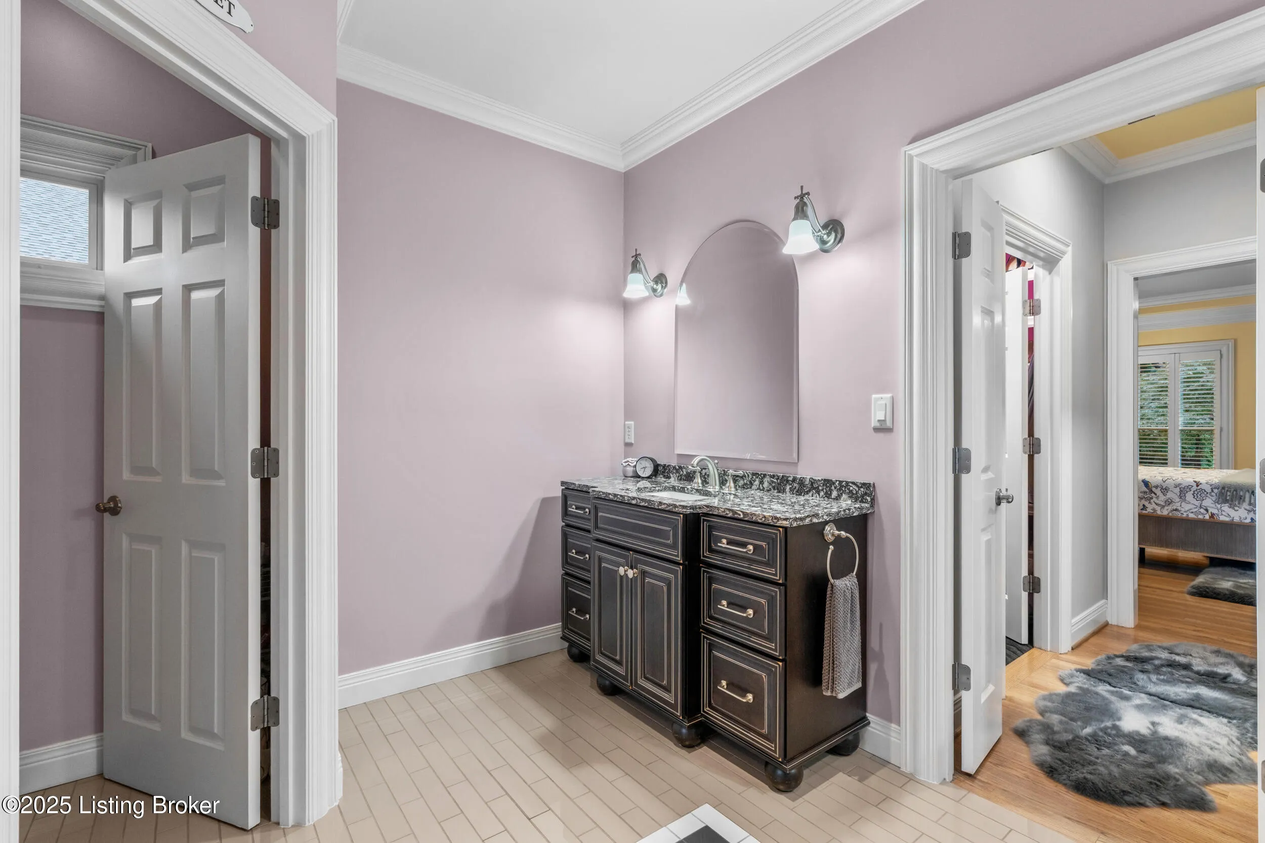 Louisville, Kentucky 40205, United States, 4 Bedrooms Bedrooms, ,5 BathroomsBathrooms,Residential,Active,216930