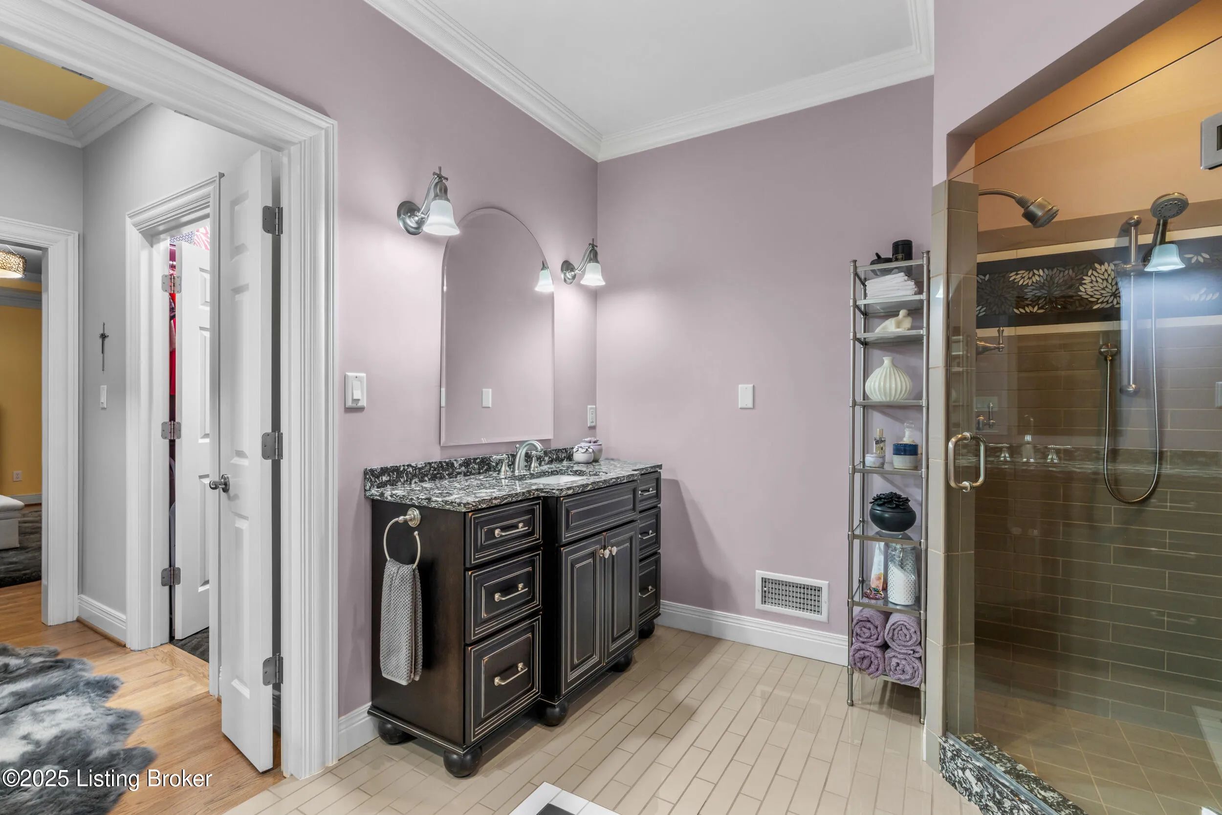 Louisville, Kentucky 40205, United States, 4 Bedrooms Bedrooms, ,5 BathroomsBathrooms,Residential,Active,216930