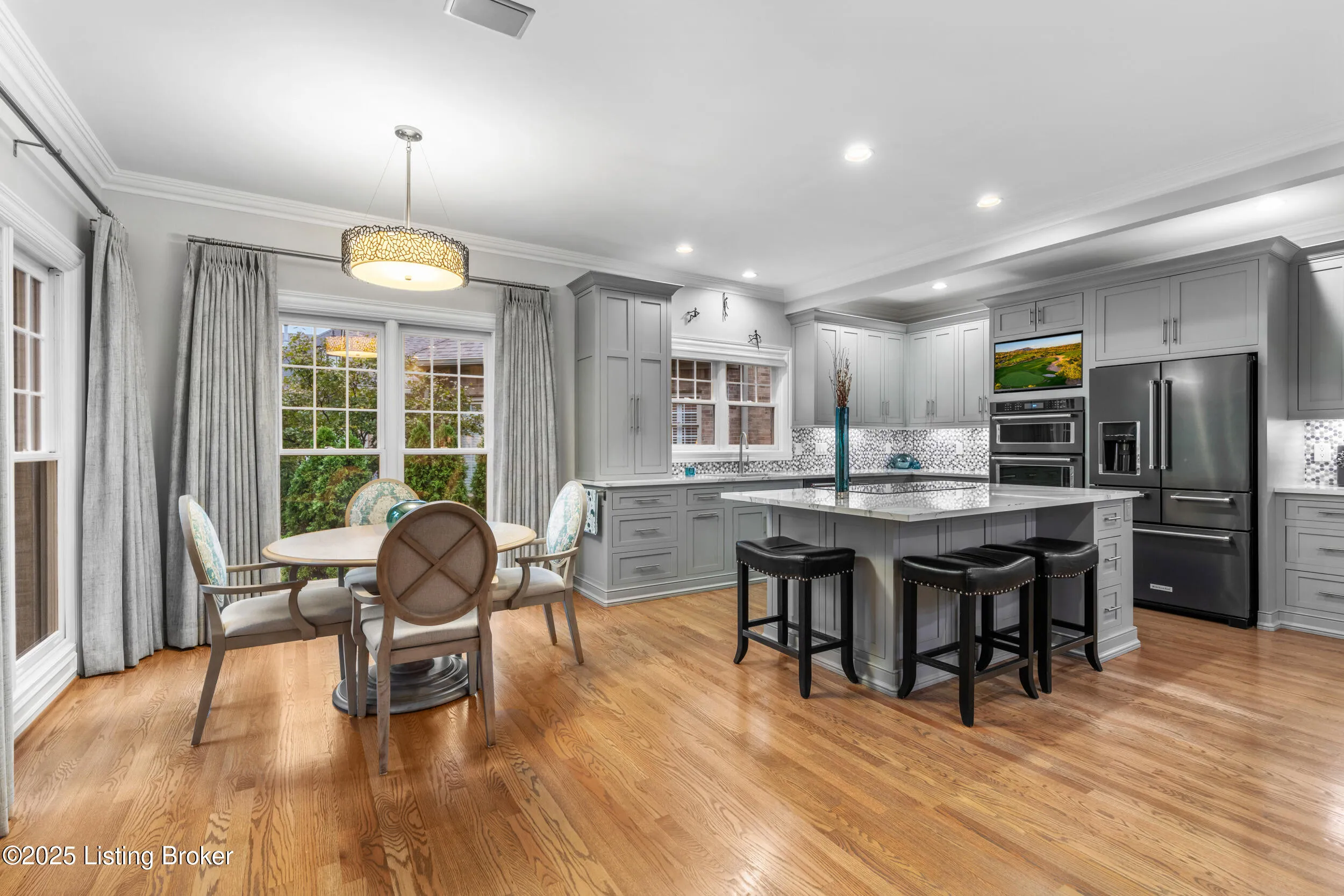 Louisville, Kentucky 40205, United States, 4 Bedrooms Bedrooms, ,5 BathroomsBathrooms,Residential,Active,216930