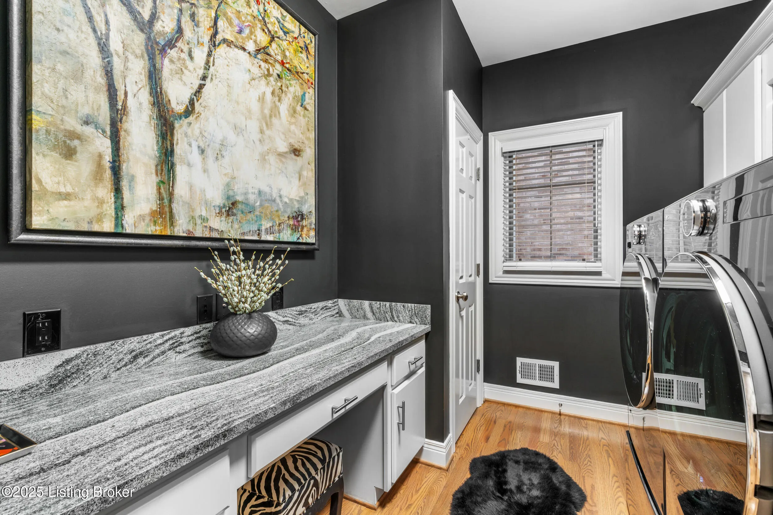 Louisville, Kentucky 40205, United States, 4 Bedrooms Bedrooms, ,5 BathroomsBathrooms,Residential,Active,216930