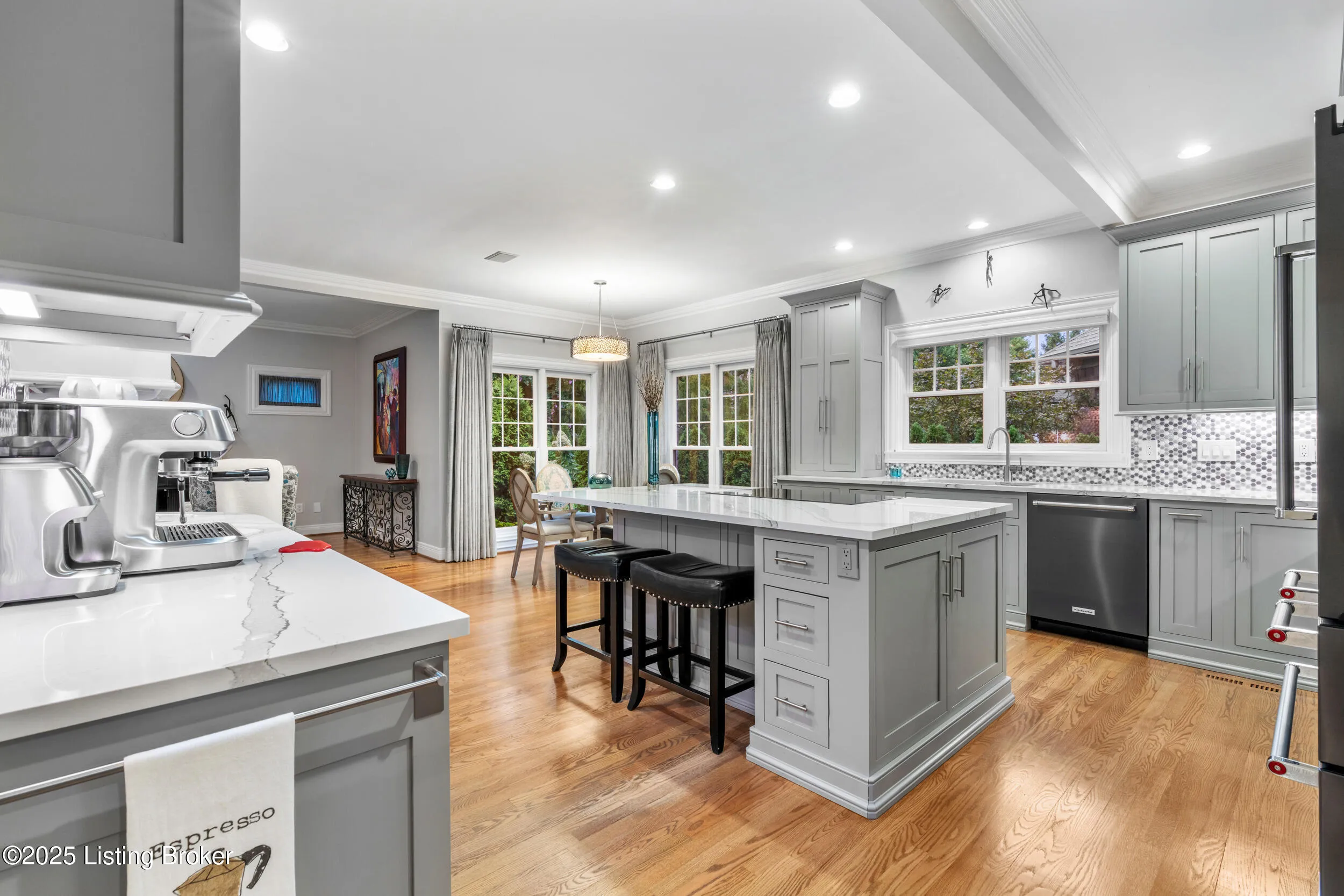 Louisville, Kentucky 40205, United States, 4 Bedrooms Bedrooms, ,5 BathroomsBathrooms,Residential,Active,216930