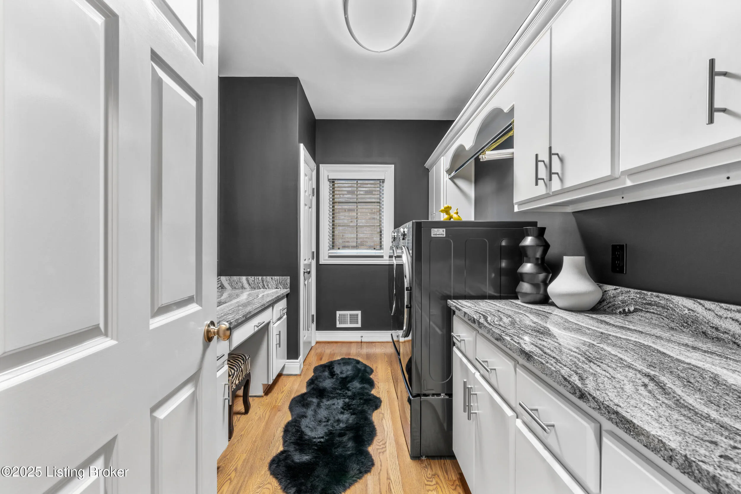 Louisville, Kentucky 40205, United States, 4 Bedrooms Bedrooms, ,5 BathroomsBathrooms,Residential,Active,216930