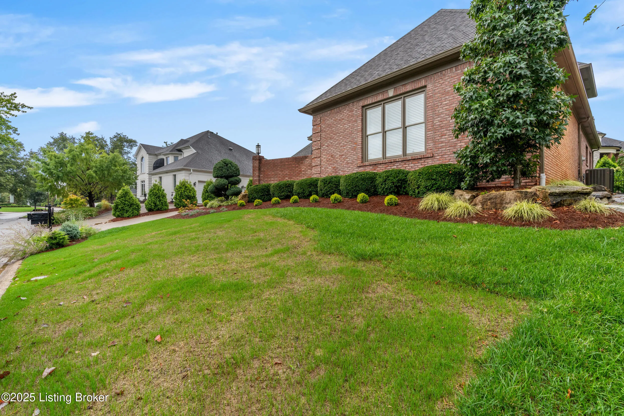 Louisville, Kentucky 40205, United States, 4 Bedrooms Bedrooms, ,5 BathroomsBathrooms,Residential,Active,216930