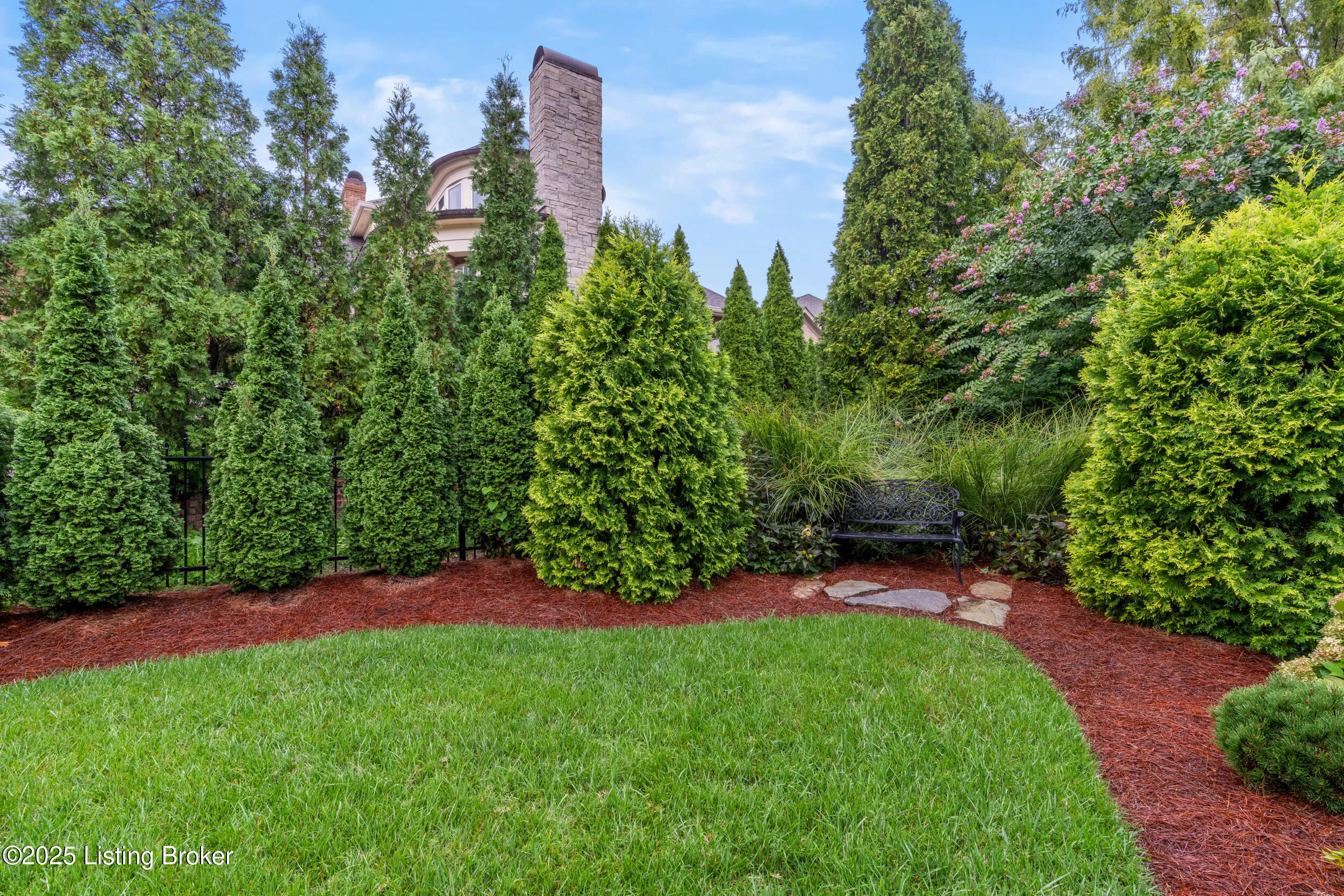 Louisville, Kentucky 40205, United States, 4 Bedrooms Bedrooms, ,5 BathroomsBathrooms,Residential,Active,216930