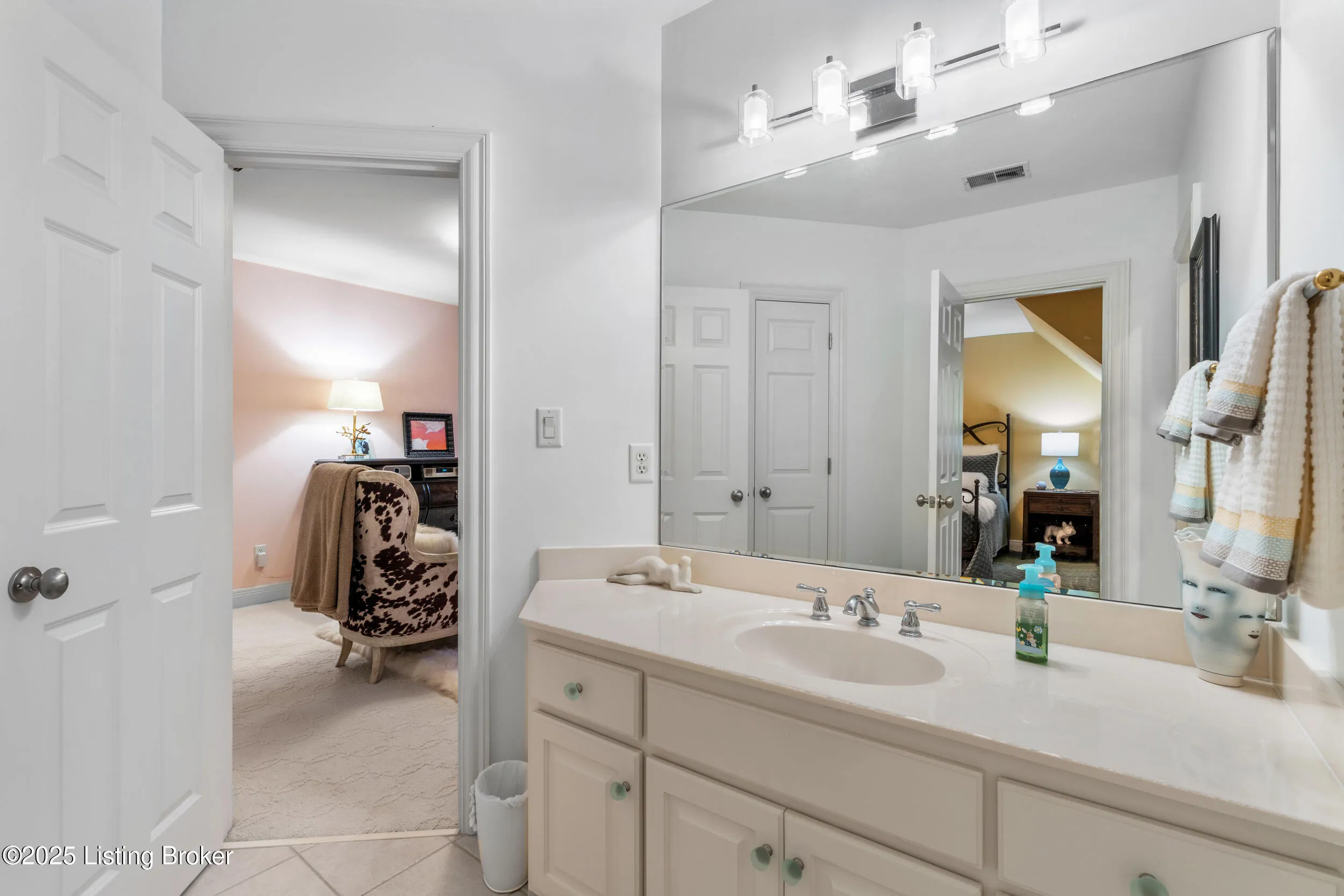 Louisville, Kentucky 40205, United States, 4 Bedrooms Bedrooms, ,5 BathroomsBathrooms,Residential,Active,216930