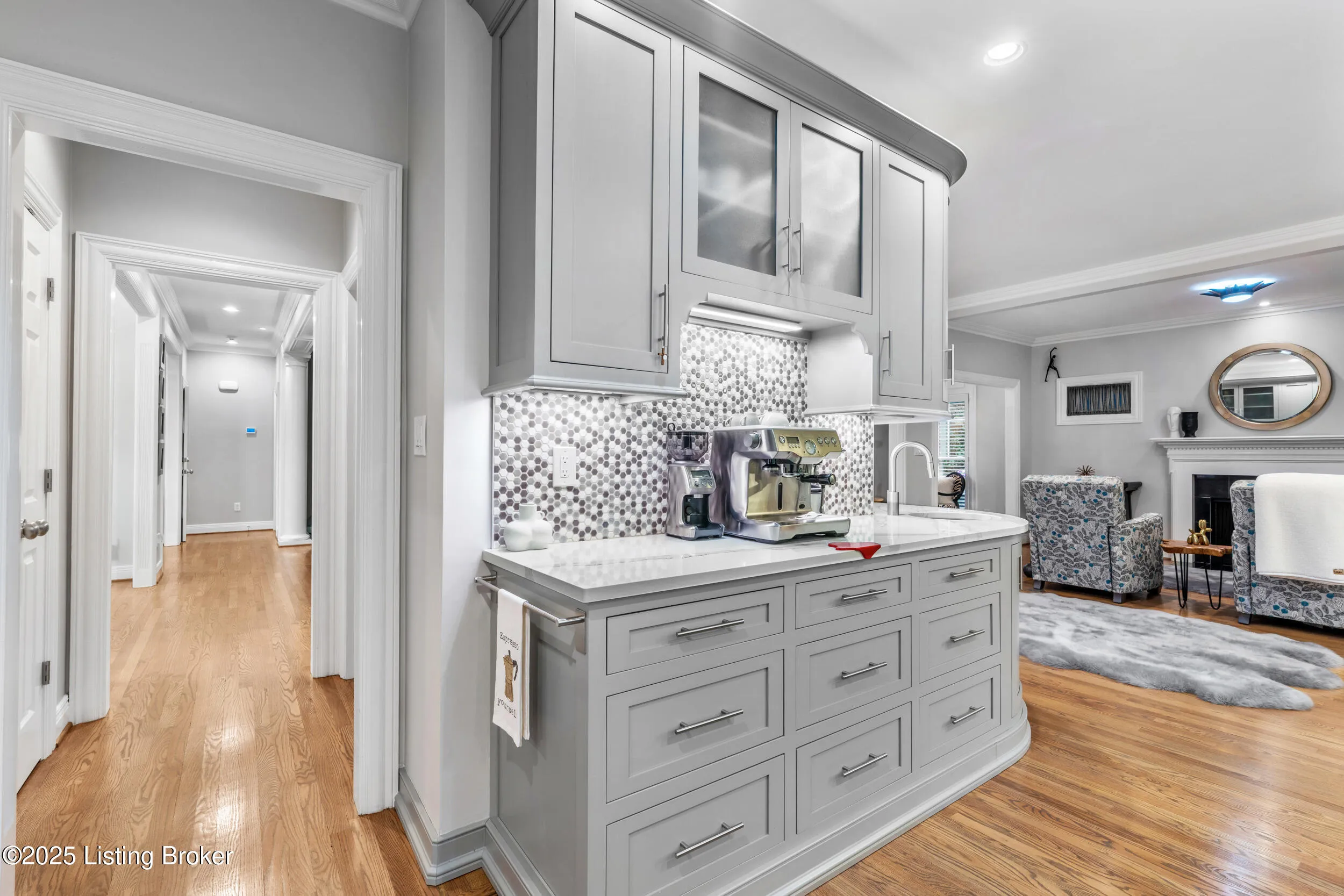 Louisville, Kentucky 40205, United States, 4 Bedrooms Bedrooms, ,5 BathroomsBathrooms,Residential,Active,216930