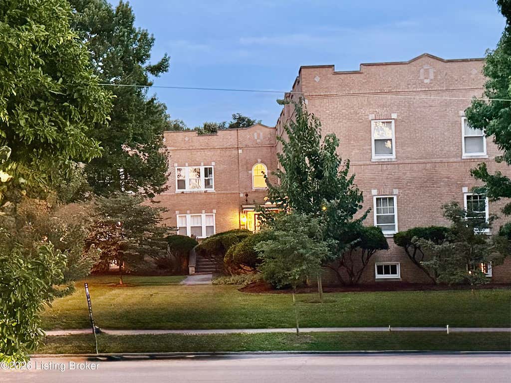 Photo of 2306 Woodbourne Ave #APT 8, Louisville, KY 40205 (MLS # 1721098)