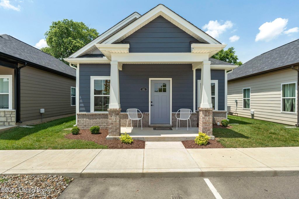Photo of 812 Rosemary Ln, La Grange, KY 40031 (MLS # 1691222)
