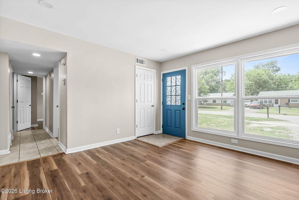 Photo of 5005 Yaupon Ln, Louisville, KY 40213 (MLS # 1715622)