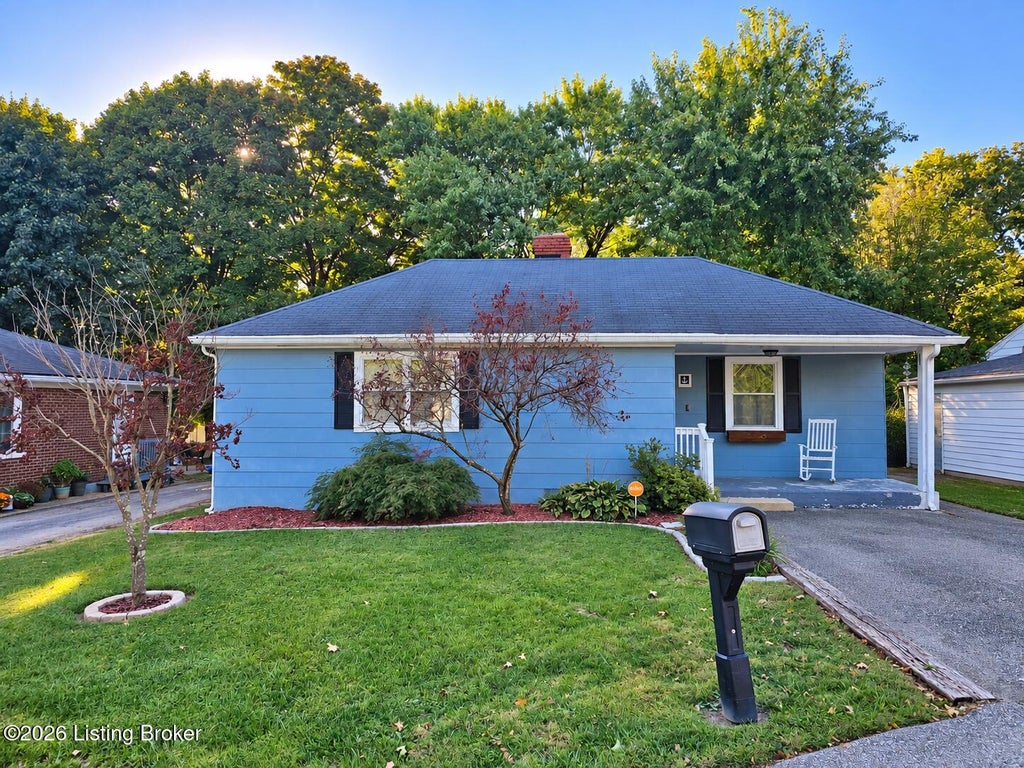 Photo of 641 Southlawn Dr, Shelbyville, KY 40065 (MLS # 1731057)