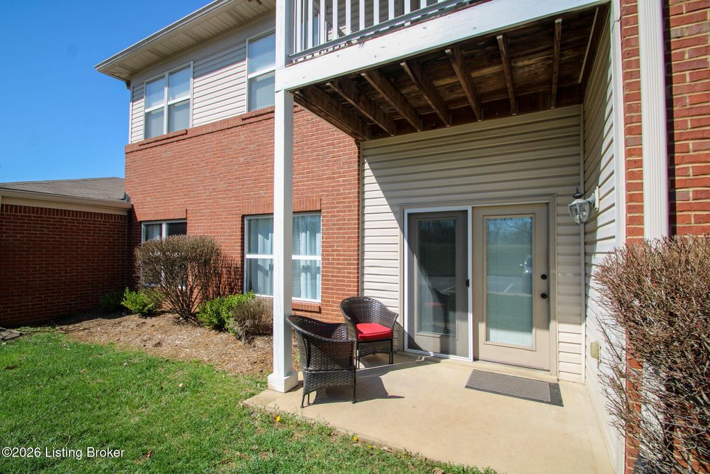 Photo of 9504 Magnolia Ridge Dr #101, Louisville, KY 40291 (MLS # 1711357)