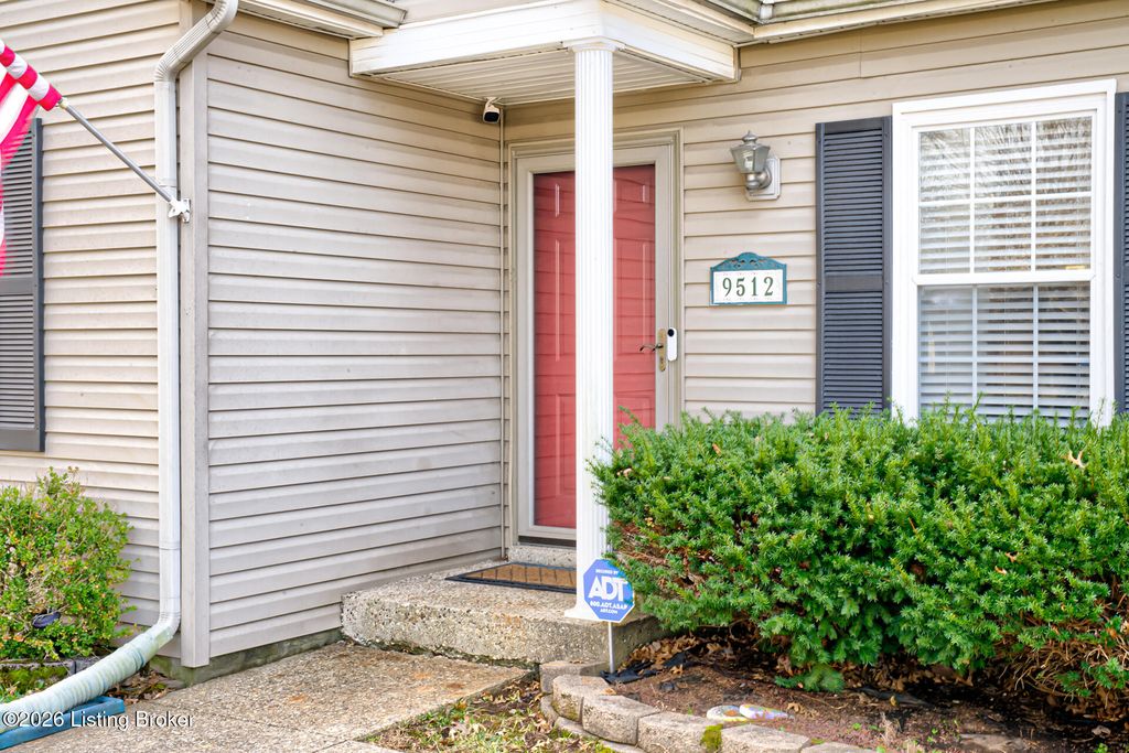 Photo of 9512 Cooper Chase Ct, Louisville, KY 40229 (MLS # 1706833)