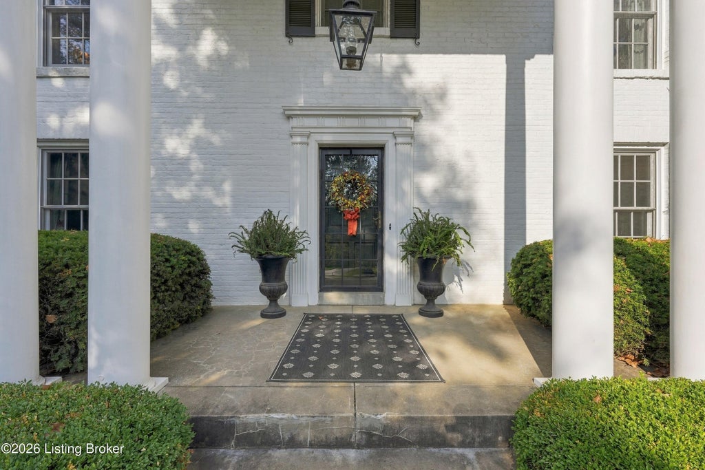 Photo of 2557 Dell Rd, Louisville, KY 40205 (MLS # 1732440)