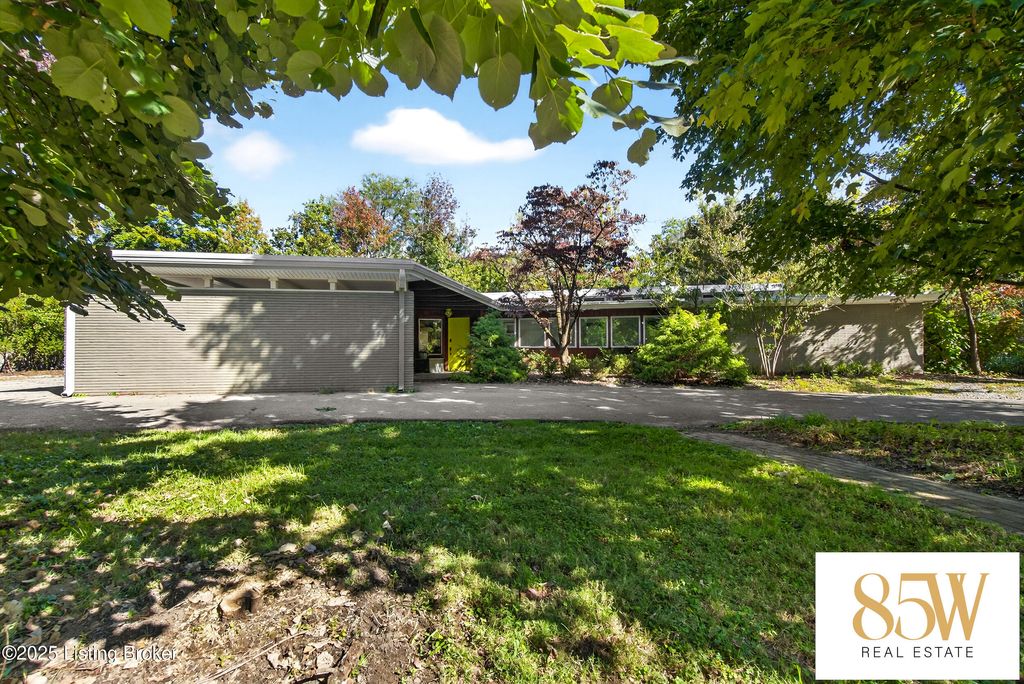 Photo of 105 Dorsey Way, Louisville, KY 40223 (MLS # 1702313)