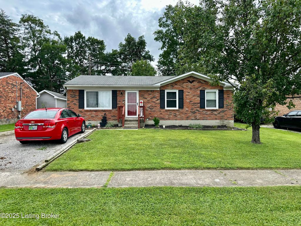 Photo of 1208 Keane. Ave, La Grange, KY 40031 (MLS # 1708260)