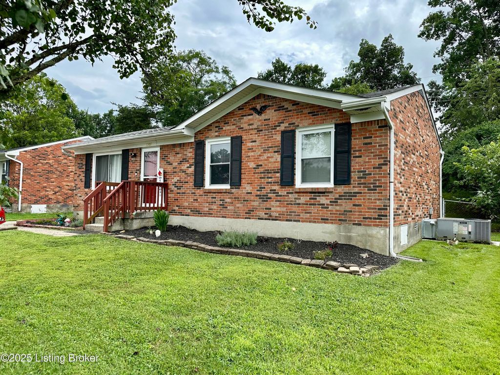 Photo of 1208 Keane. Ave, La Grange, KY 40031 (MLS # 1708260)