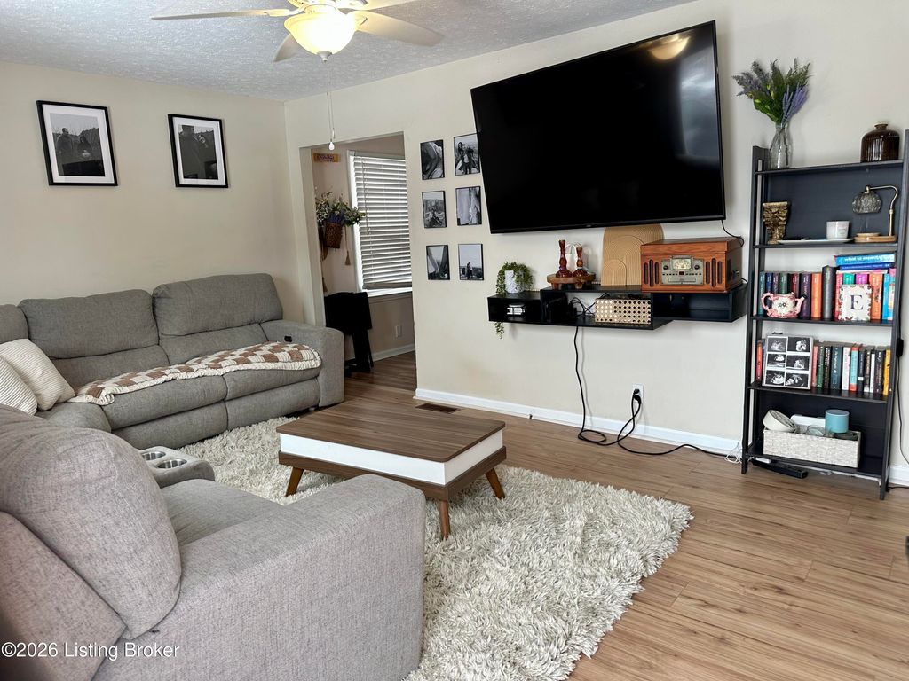 Photo of 1208 Keane. Ave, La Grange, KY 40031 (MLS # 1708260)