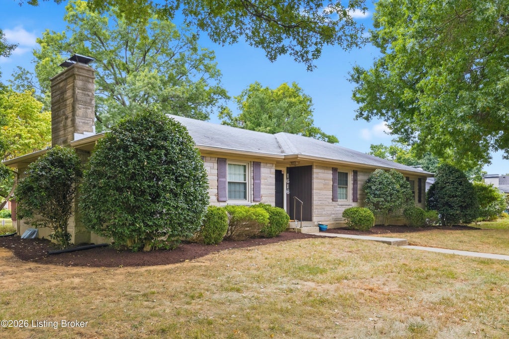 Photo of 1616 Tartan Way, Louisville, KY 40205 (MLS # 1732444)