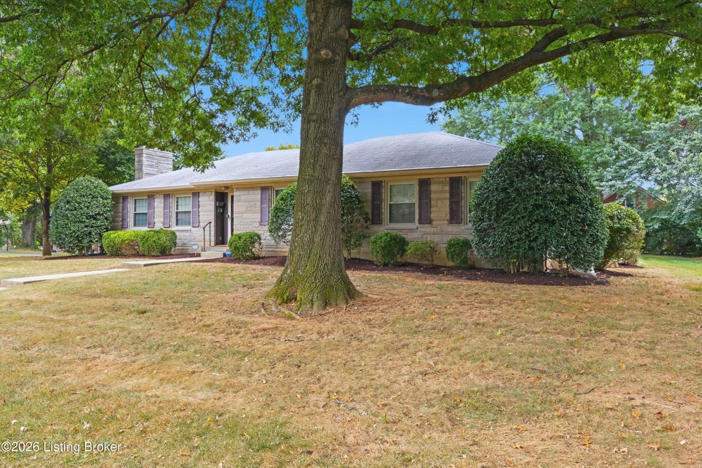 Photo of 1616 Tartan Way, Louisville, KY 40205 (MLS # 1732444)
