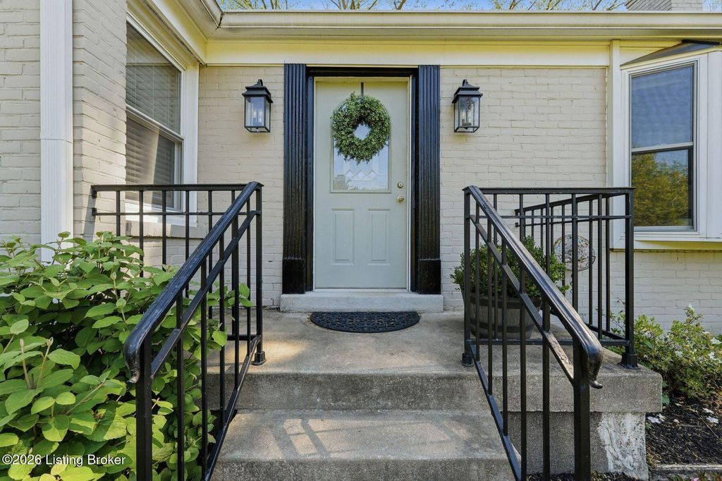 Photo of 441 Highfield Rd, Louisville, KY 40207 (MLS # 1715286)