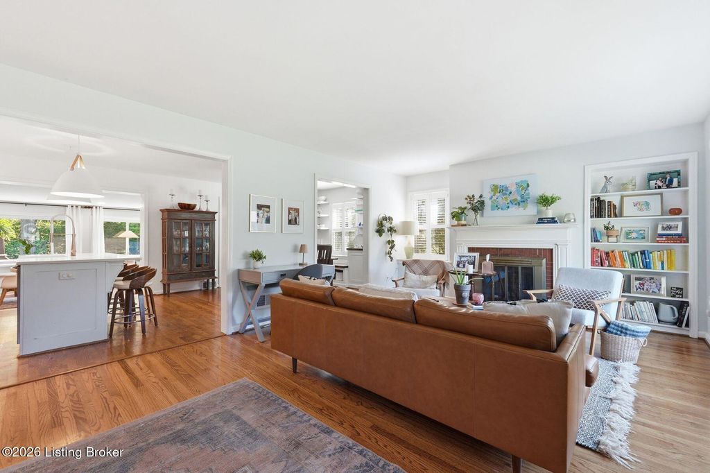 Photo of 441 Highfield Rd, Louisville, KY 40207 (MLS # 1715286)