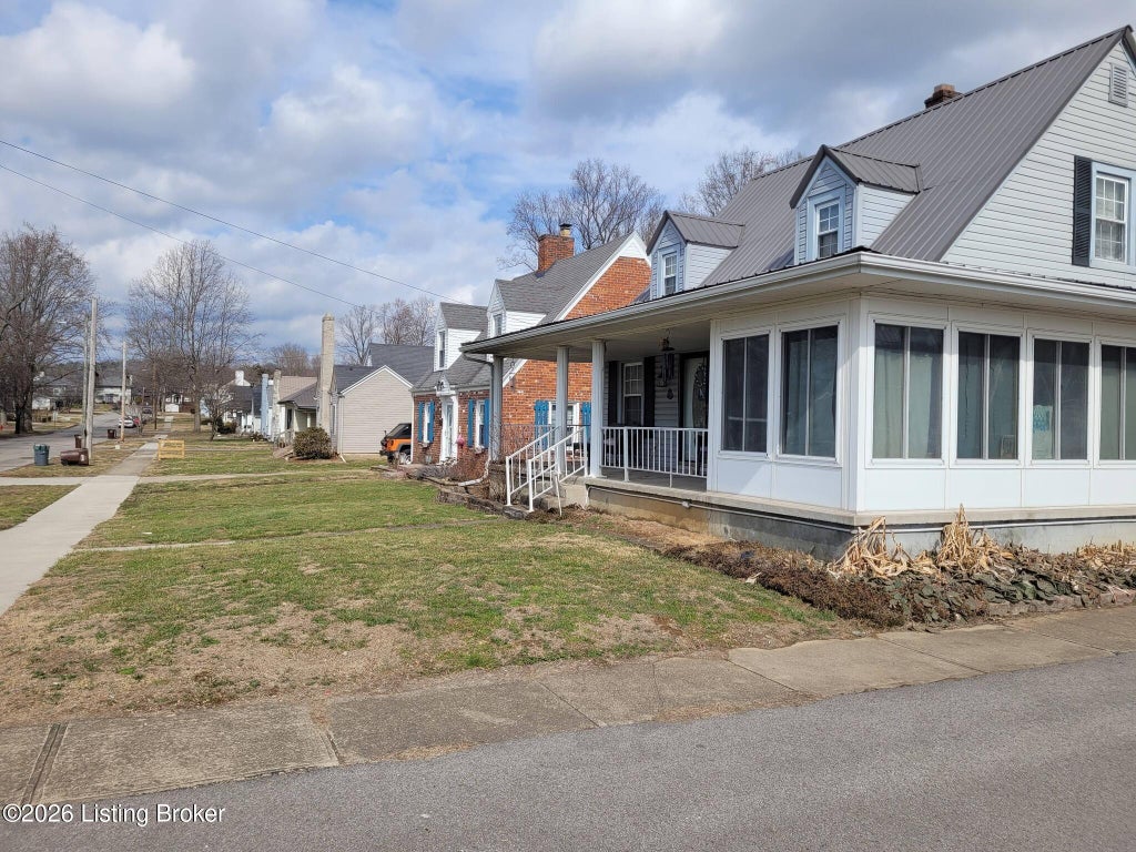 Photo of 315 9th St, Carrollton, KY 41008 (MLS # 1731037)